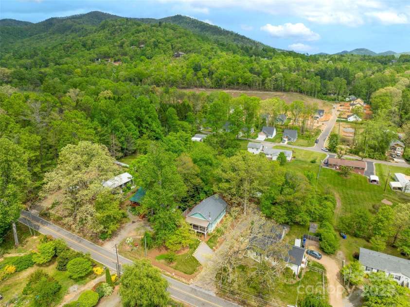 328 Mccoy Cove Road, Black Mountain, NC 28711.  MLS# CAR4248740, YatesRealty ID 17223. 