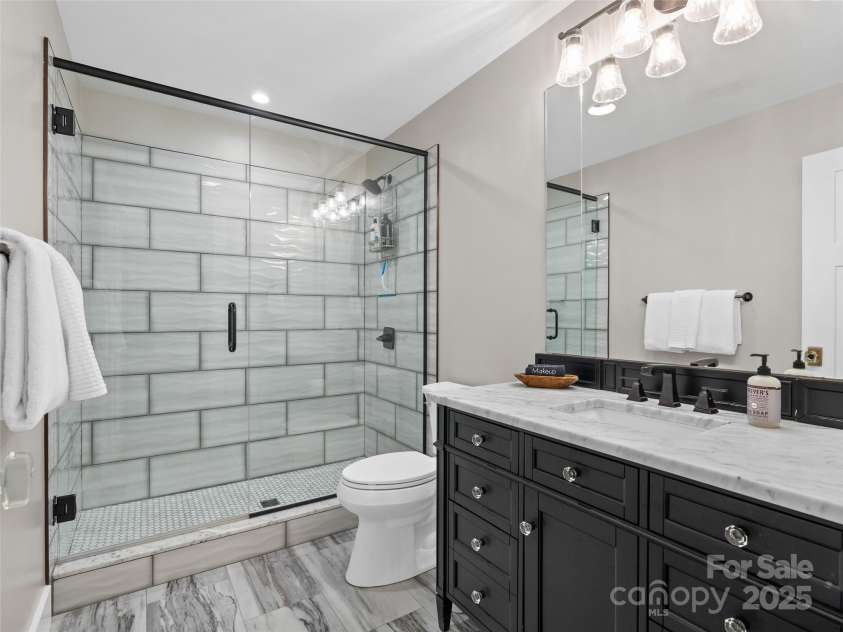 328 Mccoy Cove Road, Black Mountain, NC 28711.  MLS# CAR4248740, YatesRealty ID 17223. Bathroom 1