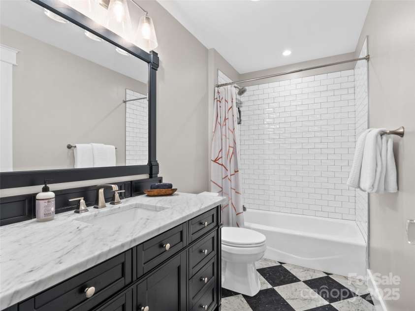 328 Mccoy Cove Road, Black Mountain, NC 28711.  MLS# CAR4248740, YatesRealty ID 17223. Bathroom 2