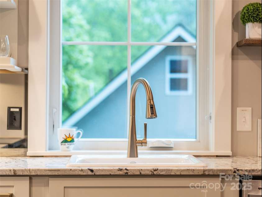 328 Mccoy Cove Road, Black Mountain, NC 28711.  MLS# CAR4248740, YatesRealty ID 17223. Cozy