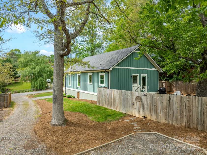 328 Mccoy Cove Road, Black Mountain, NC 28711.  MLS# CAR4248740, YatesRealty ID 17223. Lots of parking