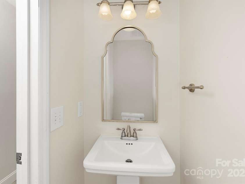 6101 Heath Ridge Court, Charlotte, NC 28210.  MLS# CAR4265108, YatesRealty ID 17224. 