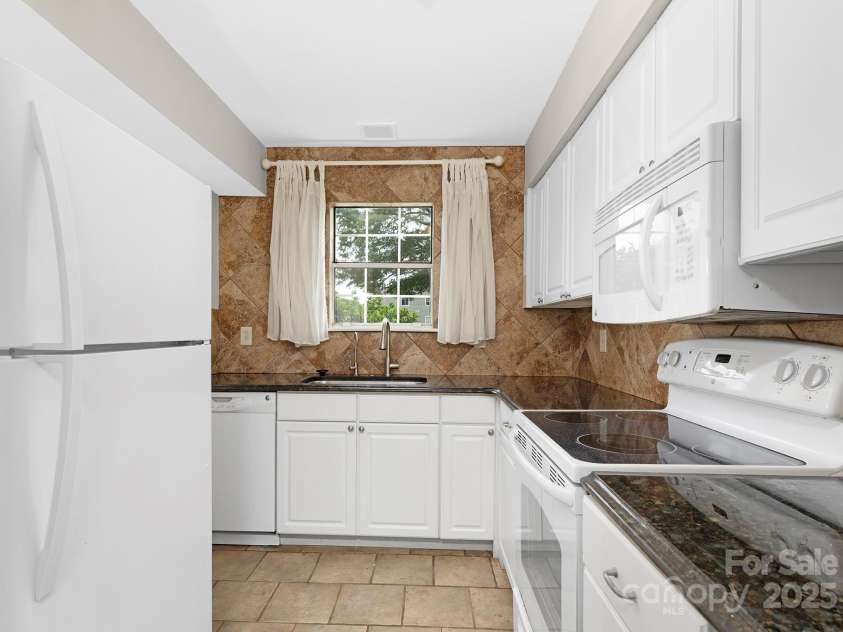 6101 Heath Ridge Court, Charlotte, NC 28210.  MLS# CAR4265108, YatesRealty ID 17224. 