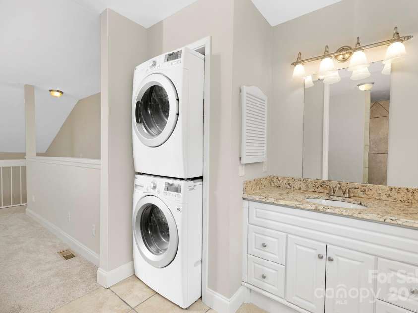 6101 Heath Ridge Court, Charlotte, NC 28210.  MLS# CAR4265108, YatesRealty ID 17224. 