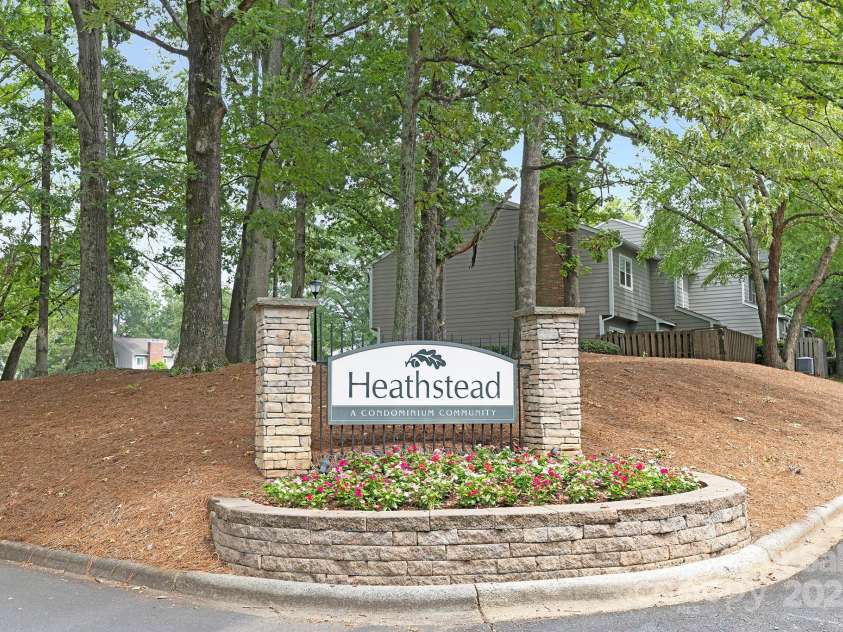 6101 Heath Ridge Court, Charlotte, NC 28210.  MLS# CAR4265108, YatesRealty ID 17224. 
