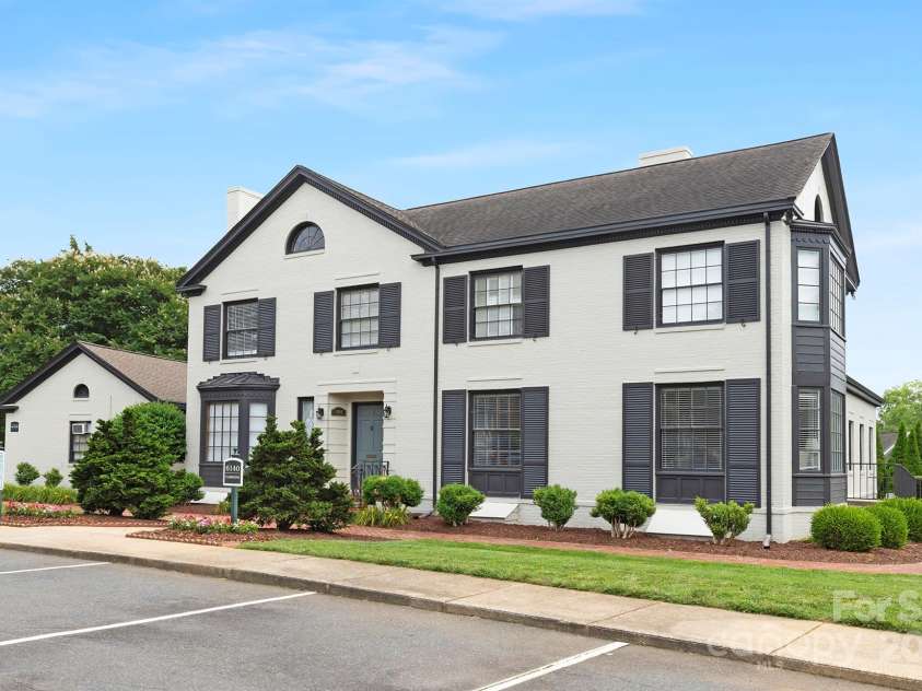 6101 Heath Ridge Court, Charlotte, NC 28210.  MLS# CAR4265108, YatesRealty ID 17224. Clubhouse