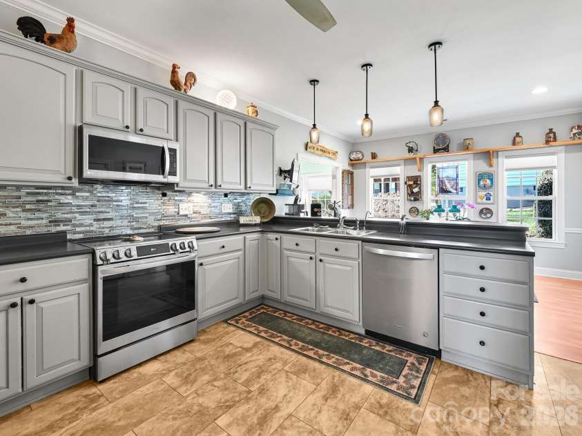 653 High Quarry Road, Hendersonville, NC 28791.  MLS# CAR4357242, YatesRealty ID 17224. 