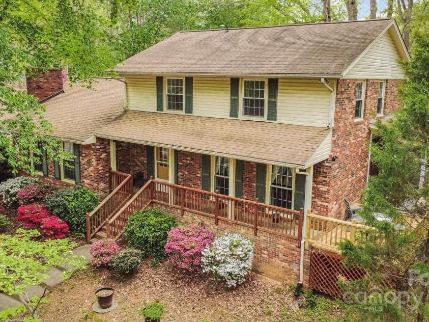 147 Spring Shore Road, Statesville, NC 28677.  MLS# CAR4246077, YatesRealty ID 17225. 
