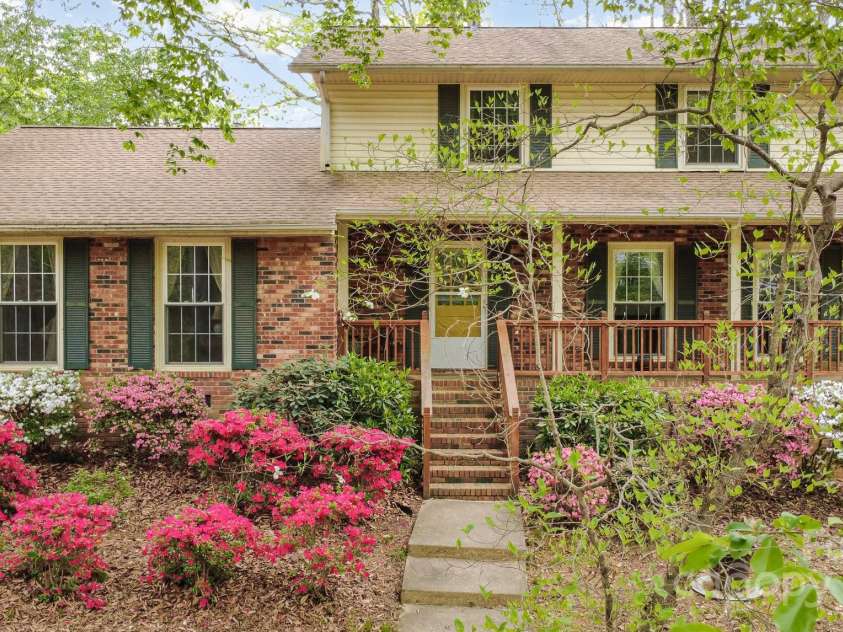 147 Spring Shore Road, Statesville, NC 28677.  MLS# CAR4246077, YatesRealty ID 17225. 