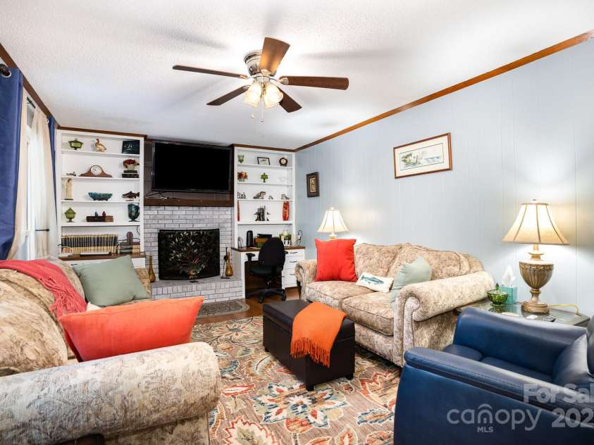 147 Spring Shore Road, Statesville, NC 28677.  MLS# CAR4246077, YatesRealty ID 17225. 