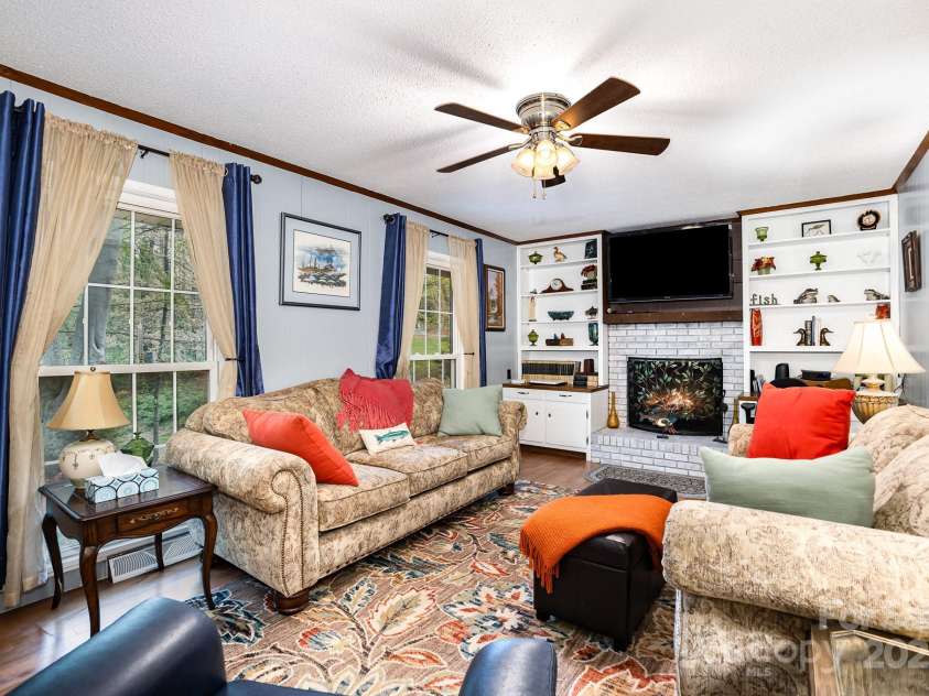 147 Spring Shore Road, Statesville, NC 28677.  MLS# CAR4246077, YatesRealty ID 17225. 