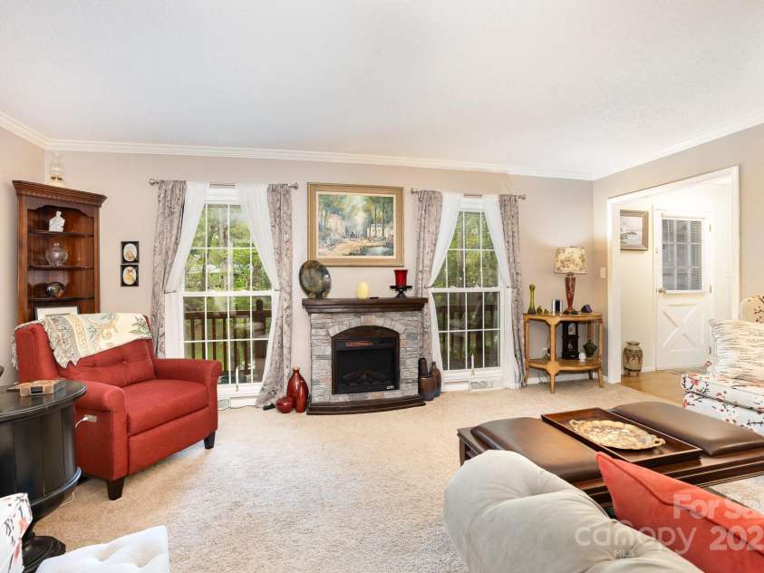 147 Spring Shore Road, Statesville, NC 28677.  MLS# CAR4246077, YatesRealty ID 17225. 