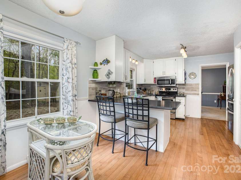 147 Spring Shore Road, Statesville, NC 28677.  MLS# CAR4246077, YatesRealty ID 17225. 