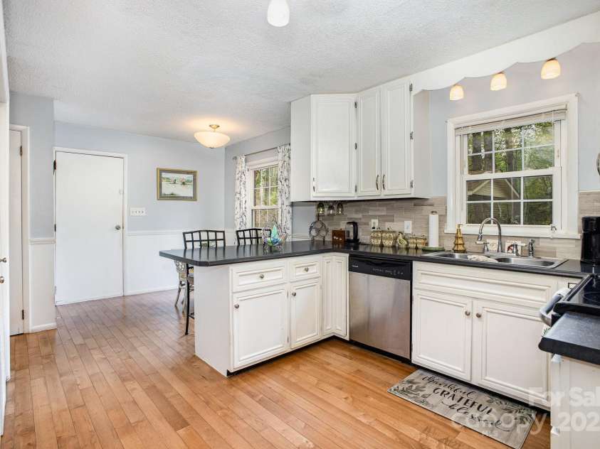 147 Spring Shore Road, Statesville, NC 28677.  MLS# CAR4246077, YatesRealty ID 17225. 