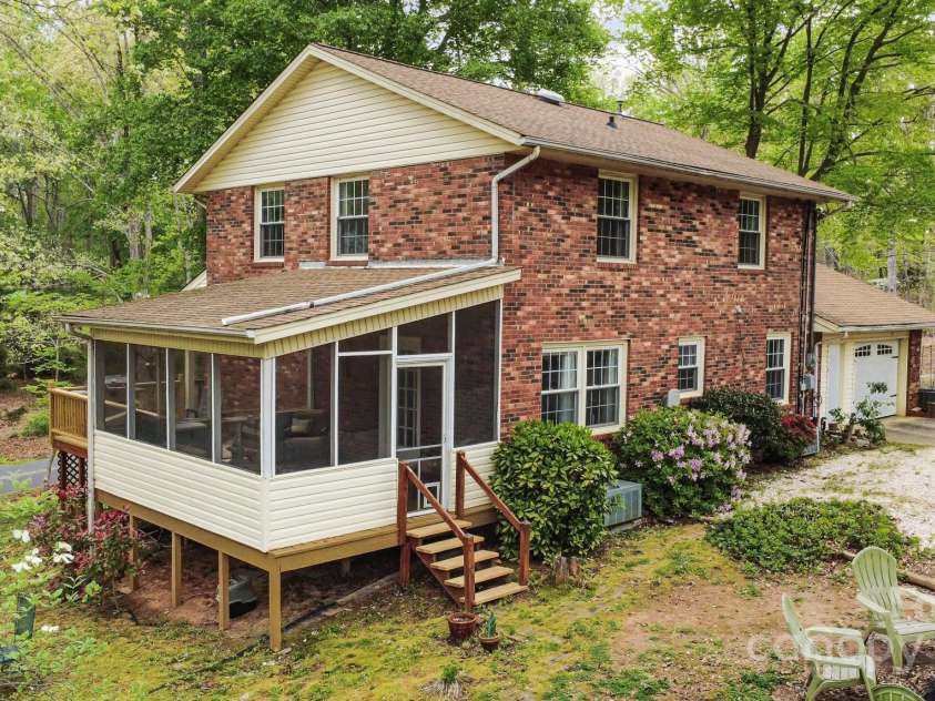 147 Spring Shore Road, Statesville, NC 28677.  MLS# CAR4246077, YatesRealty ID 17225. 