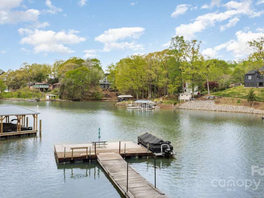 147 Spring Shore Road, Statesville, NC 28677.  MLS# CAR4246077, YatesRealty ID 17225. 