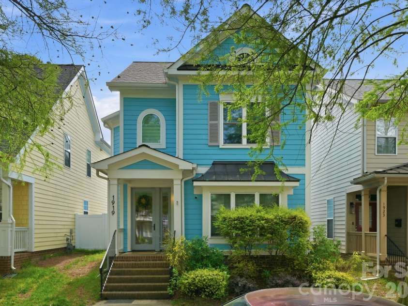 1919 Lela Avenue, Charlotte, NC 28208.  MLS# CAR4369301, YatesRealty ID 17226. 