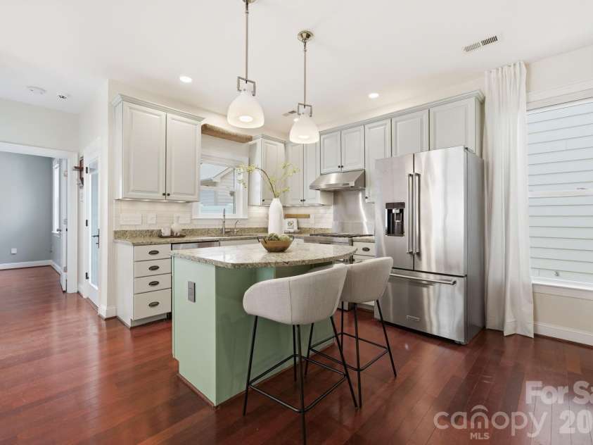 1919 Lela Avenue, Charlotte, NC 28208.  MLS# CAR4369301, YatesRealty ID 17226. 