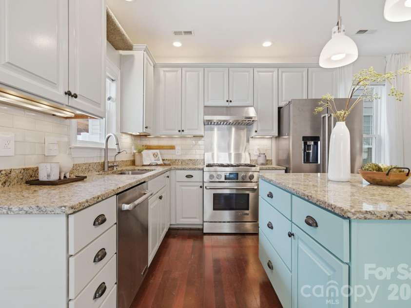 1919 Lela Avenue, Charlotte, NC 28208.  MLS# CAR4369301, YatesRealty ID 17226. 