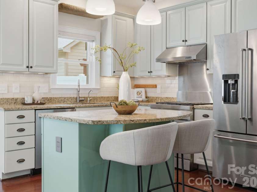 1919 Lela Avenue, Charlotte, NC 28208.  MLS# CAR4369301, YatesRealty ID 17226. 