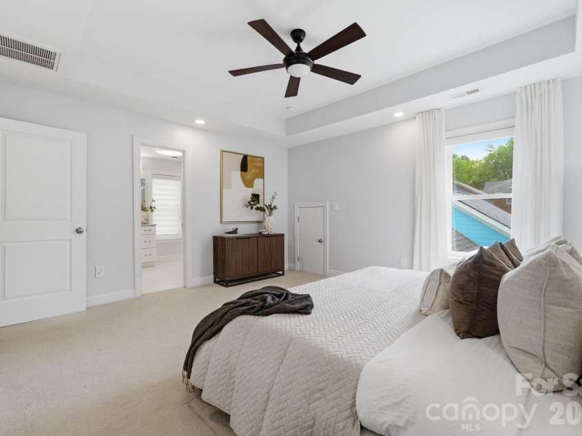 1919 Lela Avenue, Charlotte, NC 28208.  MLS# CAR4369301, YatesRealty ID 17226. 