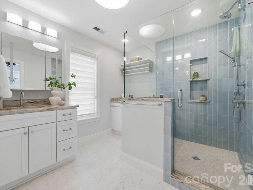 1919 Lela Avenue, Charlotte, NC 28208.  MLS# CAR4369301, YatesRealty ID 17226. 
