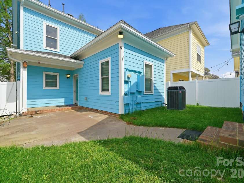 1919 Lela Avenue, Charlotte, NC 28208.  MLS# CAR4369301, YatesRealty ID 17226. 
