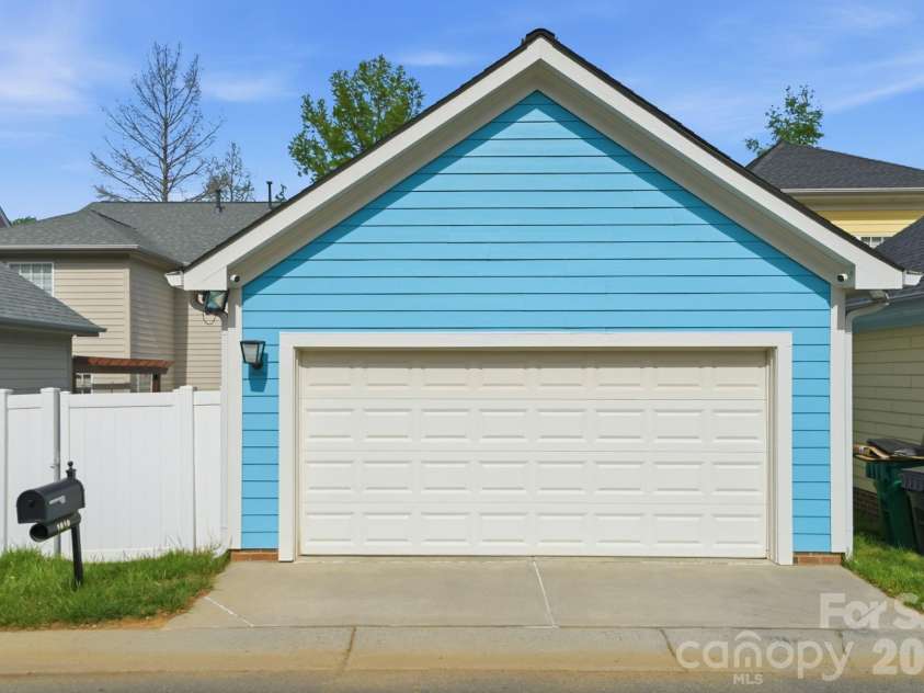 1919 Lela Avenue, Charlotte, NC 28208.  MLS# CAR4369301, YatesRealty ID 17226. 