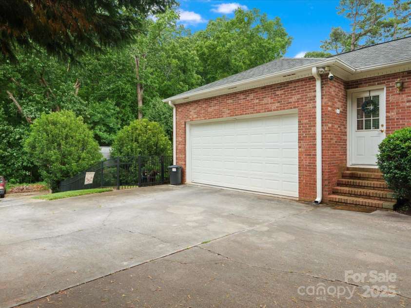 3367 Tanglewood Drive, Rock Hill, SC 29732.  MLS# CAR4265683, YatesRealty ID 17227. 