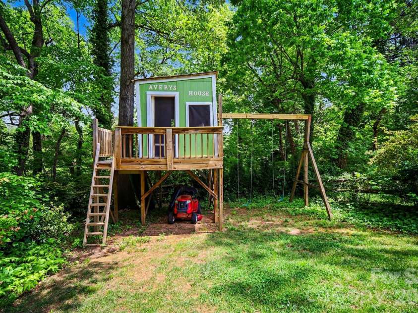 814 Main Street, Mount Holly, NC 28120.  MLS# CAR4373207, YatesRealty ID 17228. 