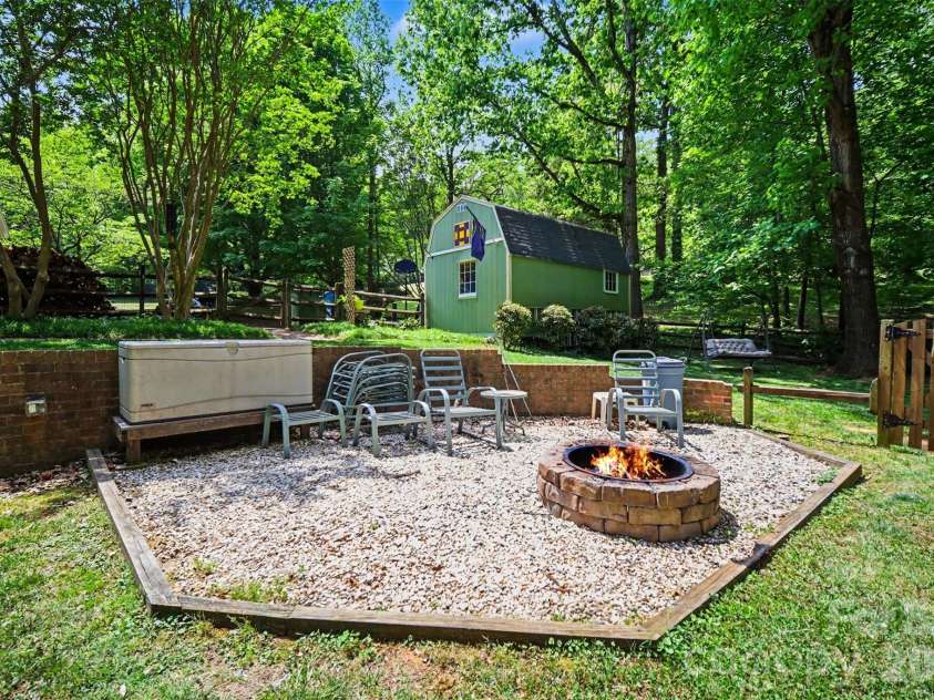 814 Main Street, Mount Holly, NC 28120.  MLS# CAR4373207, YatesRealty ID 17228. 