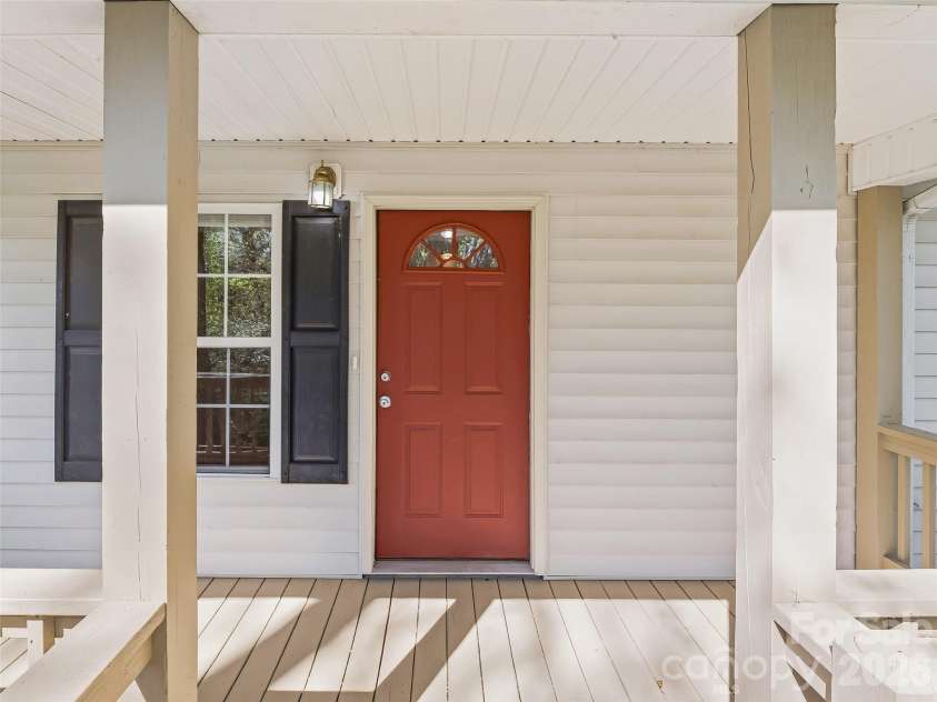 10 Lakewood Drive, Asheville, NC 28803.  MLS# CAR4370137, YatesRealty ID 17229. 
