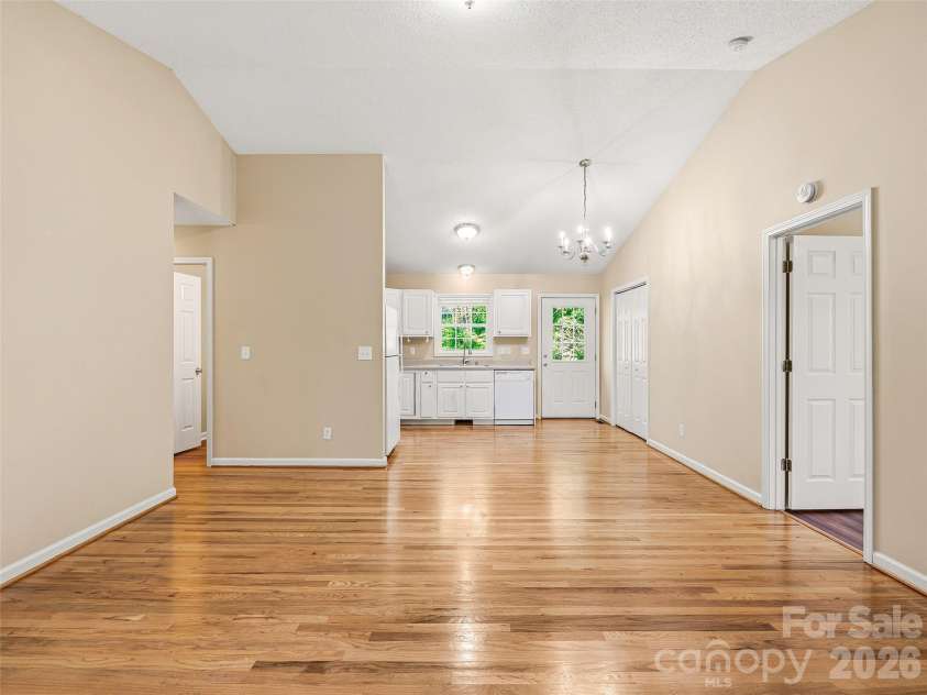 10 Lakewood Drive, Asheville, NC 28803.  MLS# CAR4370137, YatesRealty ID 17229. 