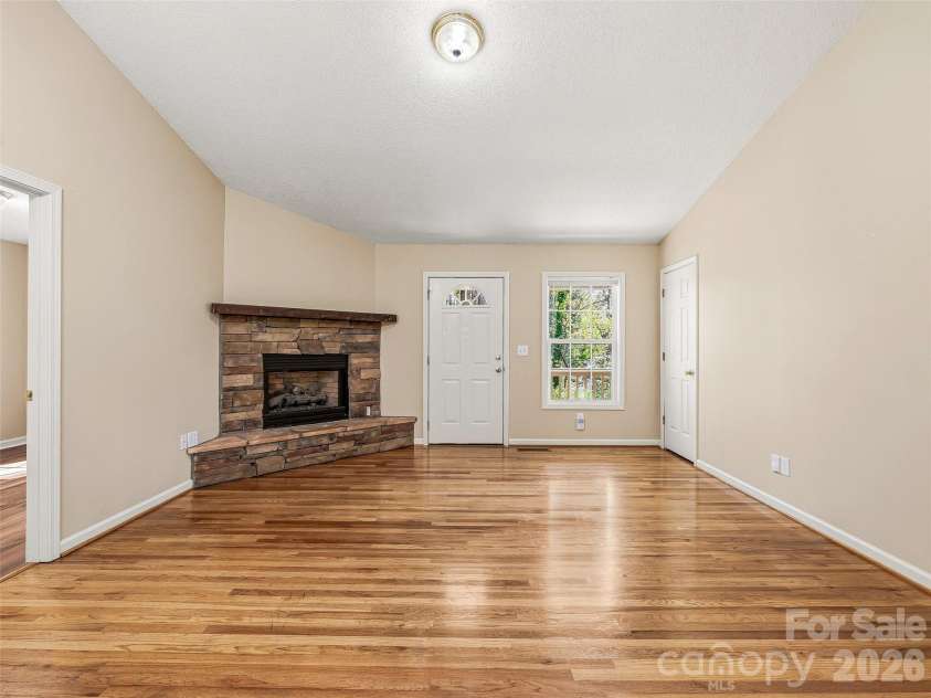 10 Lakewood Drive, Asheville, NC 28803.  MLS# CAR4370137, YatesRealty ID 17229. 