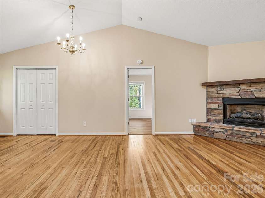 10 Lakewood Drive, Asheville, NC 28803.  MLS# CAR4370137, YatesRealty ID 17229. 