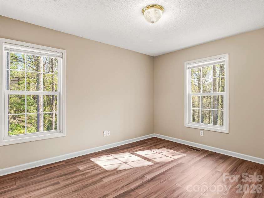 10 Lakewood Drive, Asheville, NC 28803.  MLS# CAR4370137, YatesRealty ID 17229. 