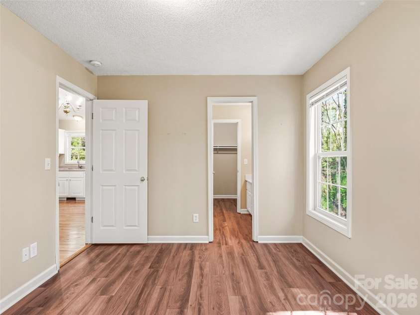 10 Lakewood Drive, Asheville, NC 28803.  MLS# CAR4370137, YatesRealty ID 17229. 
