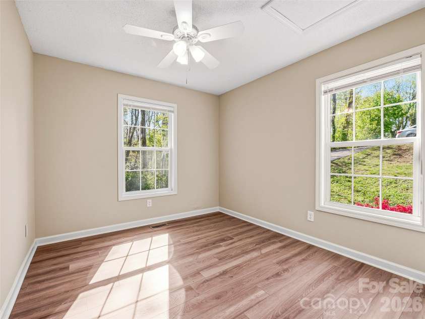 10 Lakewood Drive, Asheville, NC 28803.  MLS# CAR4370137, YatesRealty ID 17229. 