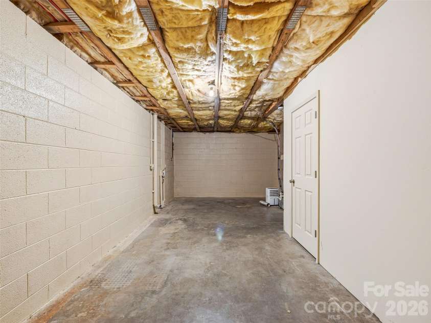 10 Lakewood Drive, Asheville, NC 28803.  MLS# CAR4370137, YatesRealty ID 17229. 