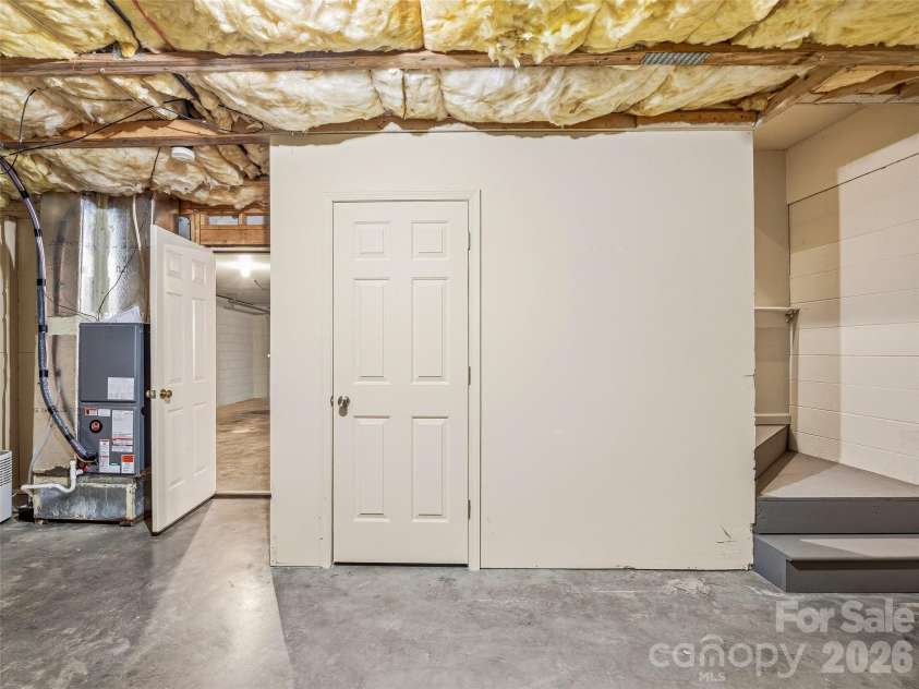 10 Lakewood Drive, Asheville, NC 28803.  MLS# CAR4370137, YatesRealty ID 17229. 