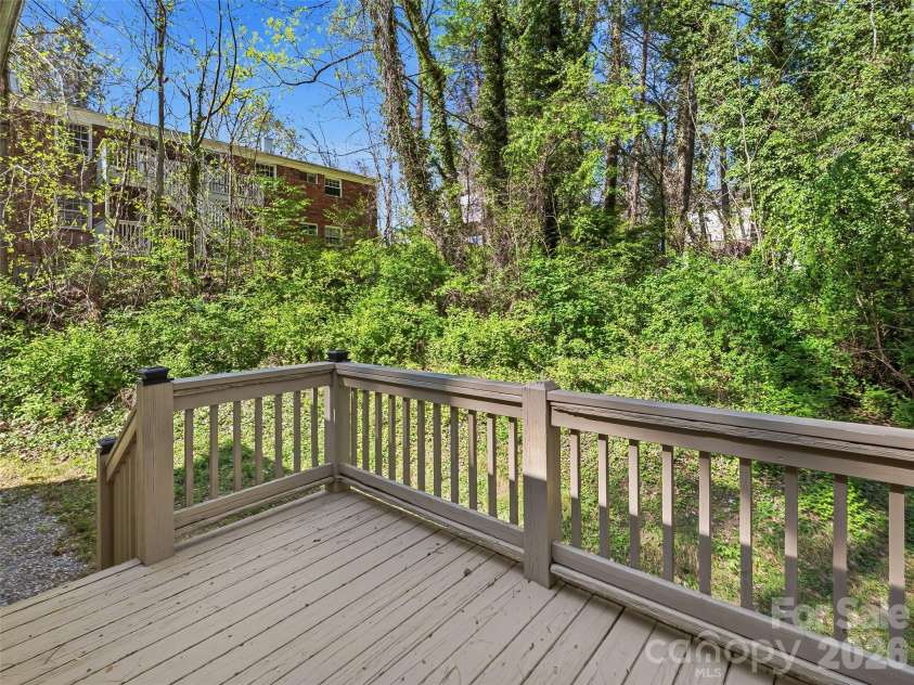 10 Lakewood Drive, Asheville, NC 28803.  MLS# CAR4370137, YatesRealty ID 17229. 