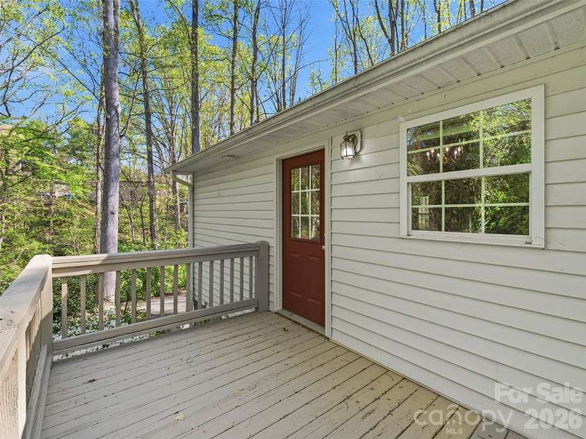 10 Lakewood Drive, Asheville, NC 28803.  MLS# CAR4370137, YatesRealty ID 17229. 