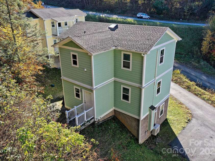 12 Lila Lane, Leicester, NC 28748.  MLS# CAR4254500, YatesRealty ID 17229. 12 Lila Lane