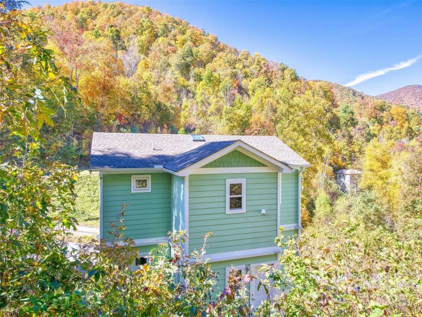 12 Lila Lane, Leicester, NC 28748.  MLS# CAR4254500, YatesRealty ID 17229. 12 Lila Lane