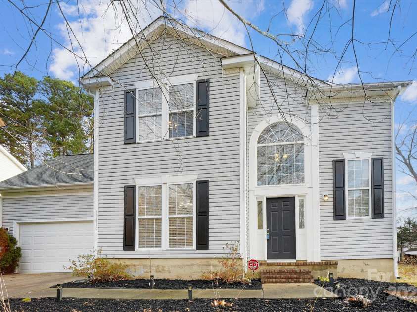 10630 Northwoods Forest Drive, Charlotte, NC 28214.  MLS# CAR4326033, YatesRealty ID 1723. 