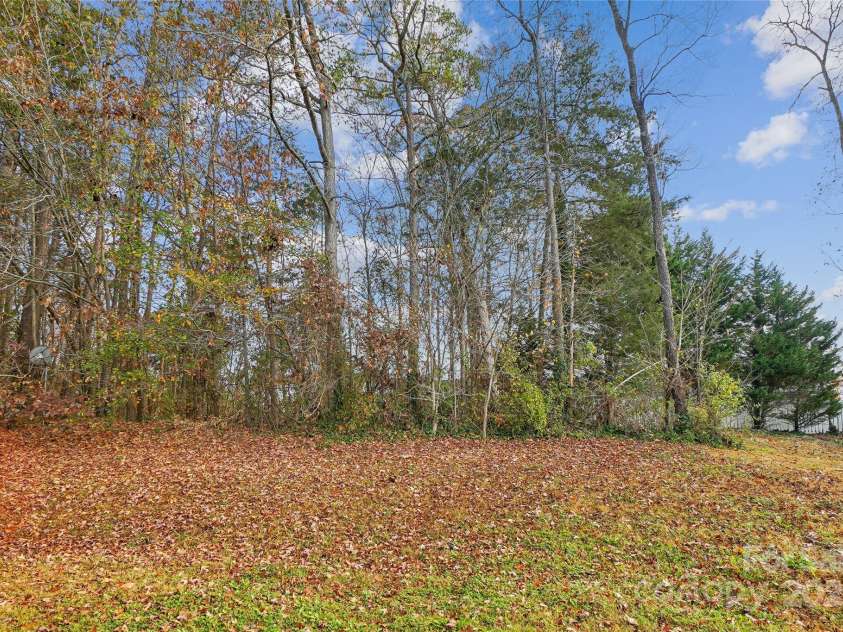 10630 Northwoods Forest Drive, Charlotte, NC 28214.  MLS# CAR4326033, YatesRealty ID 1723. 