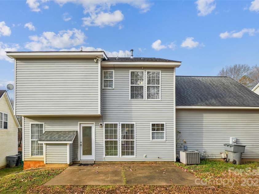 10630 Northwoods Forest Drive, Charlotte, NC 28214.  MLS# CAR4326033, YatesRealty ID 1723. 