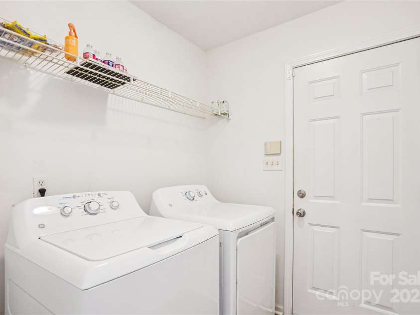 10630 Northwoods Forest Drive, Charlotte, NC 28214.  MLS# CAR4326033, YatesRealty ID 1723. Main Level - Laundry Room