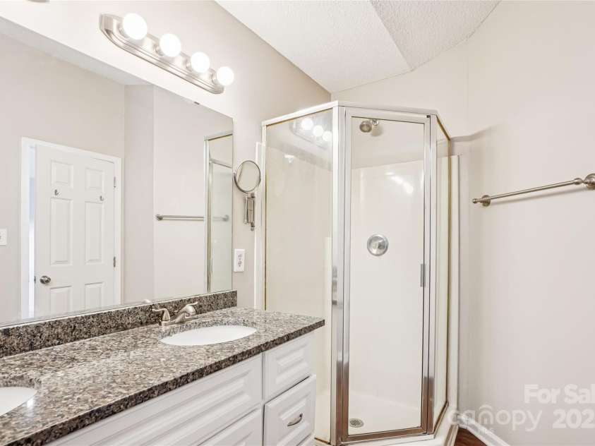 10630 Northwoods Forest Drive, Charlotte, NC 28214.  MLS# CAR4326033, YatesRealty ID 1723. Primary Bathroom