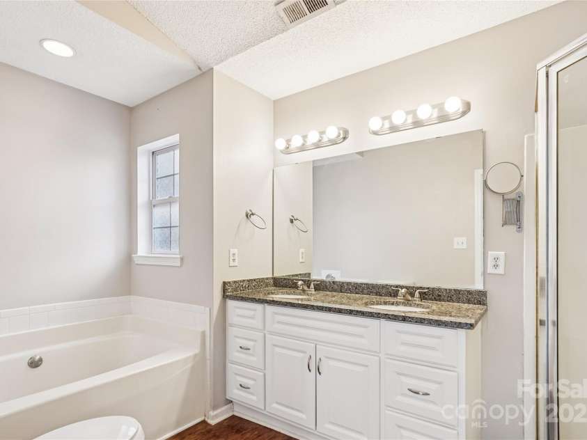 10630 Northwoods Forest Drive, Charlotte, NC 28214.  MLS# CAR4326033, YatesRealty ID 1723. Primary Bathroom